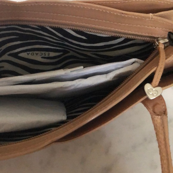 100% authentic like new escada tan 3 pocket bag❤️ - Picture 5 of 8